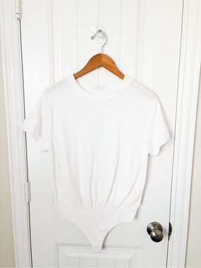 Nuuds Everyday T-Shirt Short Sleeve Bodysuit White Size Small